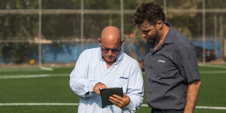 בקרי השקיה חכמים להשקיה אופטימאלית