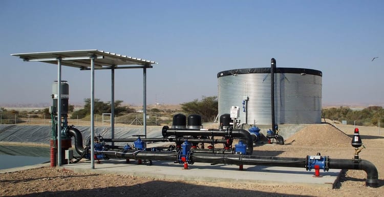 Water reservoir for infrastructures and containers