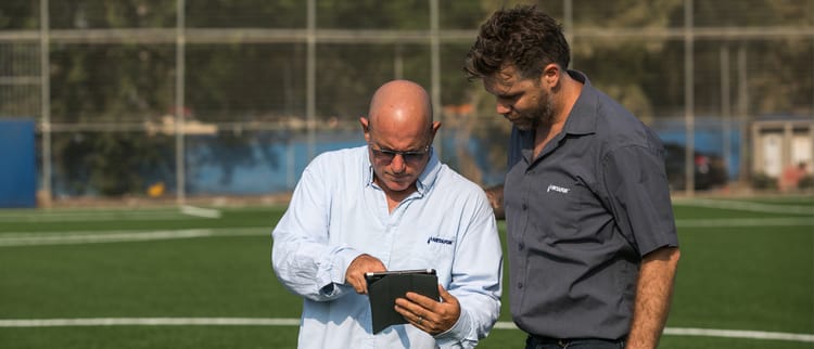 בקרי השקיה חכמים להשקיה אופטימאלית